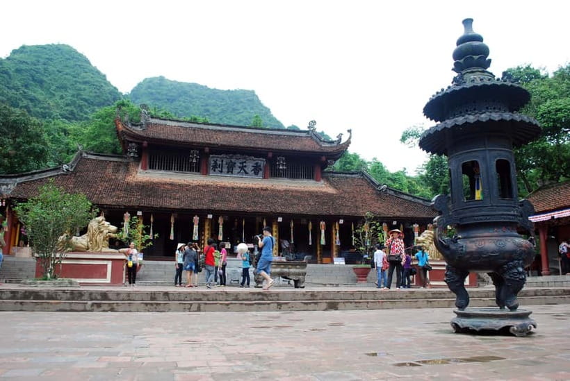 Hanoi: Perfume Pagoda Day Tour with Boat Ride & Cave Visit - A generous Vietnamese lunch near the pagoda