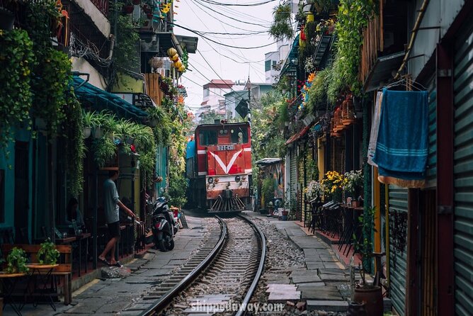 Hanoi Private Day Tour: Hidden Gems, Hoa Lo Prison, Train Street - Ho Chi Minh’s Stilt House and One Pillar Pagoda