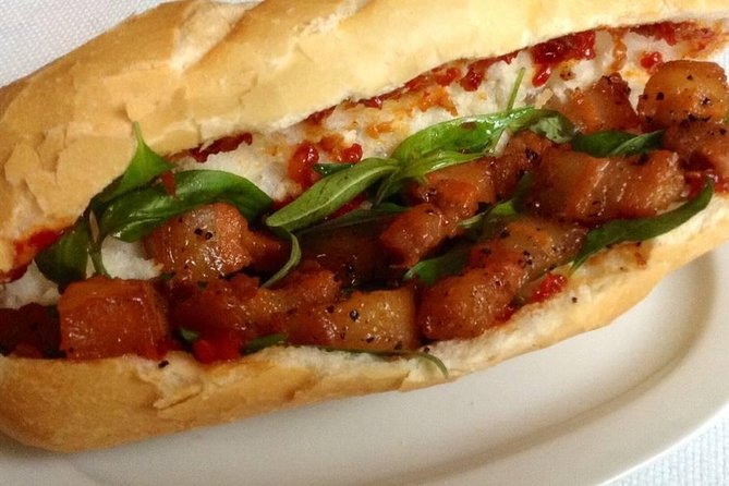 Hanoi Private Walking Tour: Street Food (HOT HOUR PROMOTING) - What your guide adds to the meal