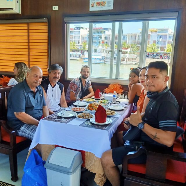 Hanoi: Roundtrip Halong Bay Islands, Caves, Kayaking & Lunch - What the guides add to the day