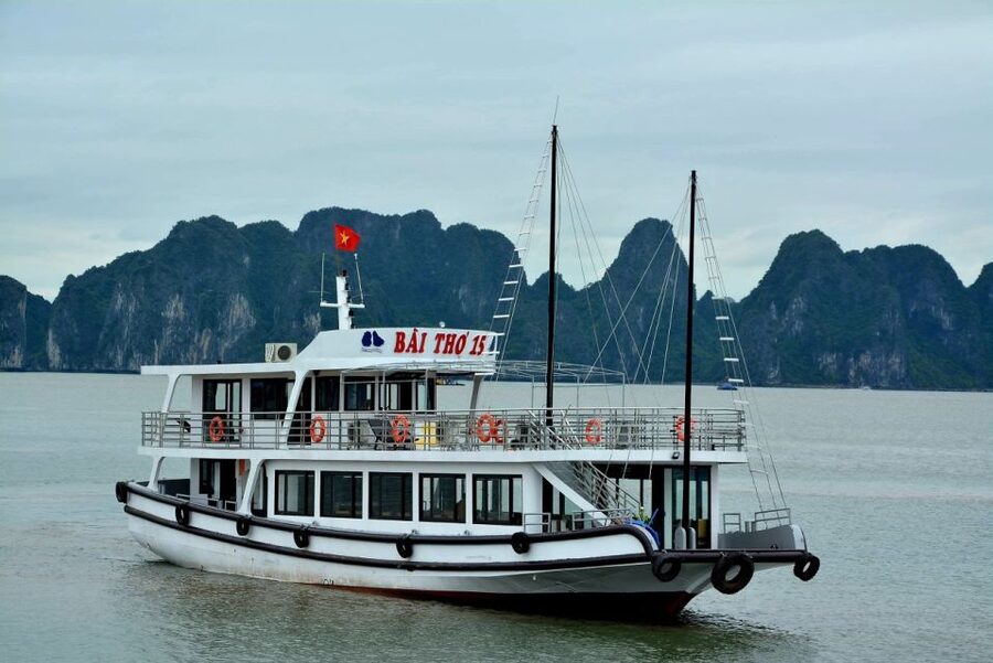 Hanoi: Roundtrip Halong Bay Islands, Caves, Kayaking & Lunch - Lunch begins as the boat leaves Tuan Chau