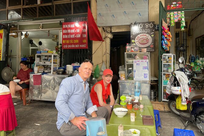 Hanoi's Old Quarter Street Food Experience and Train Street - Starting at Hàng Da Market in Hanoi’s Old Quarter