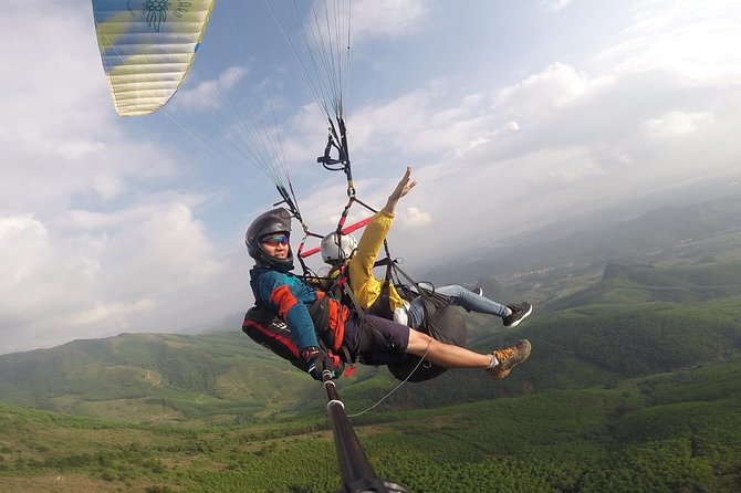 Hanoi Sky Tour: Paragliding - A five-minute safety briefing before takeoff