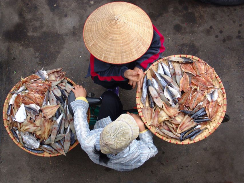 Hanoi: Street Food Experience with 5 Food Stops - Walking the Old Quarter with a food guide