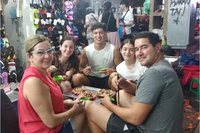 Hanoi Street Food + Night Life Tour - Reading Hanoi’s market through food