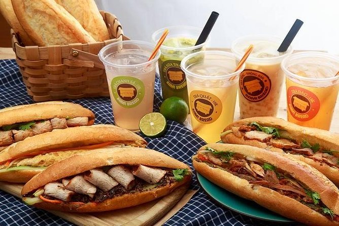 Hanoi Street Food: Small Group Walking Tour with Real Foodie - The first tastes: pho or bun cha, then banh mi