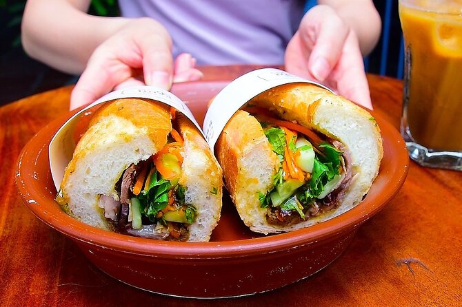 Hanoi street food tour (Private tour) - The Ancient House and a quieter pause