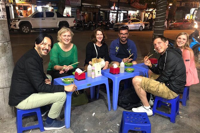 Hanoi Street Food Tour with local delicacies - Vegetarian diners and cautious eaters