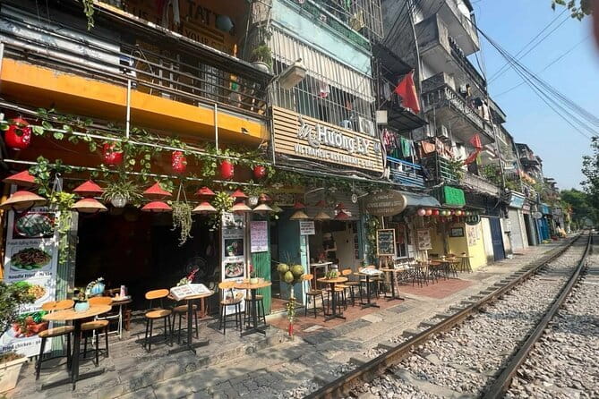 Hanoi street food walking and train street visit - The food stops: bánh cuốn and more