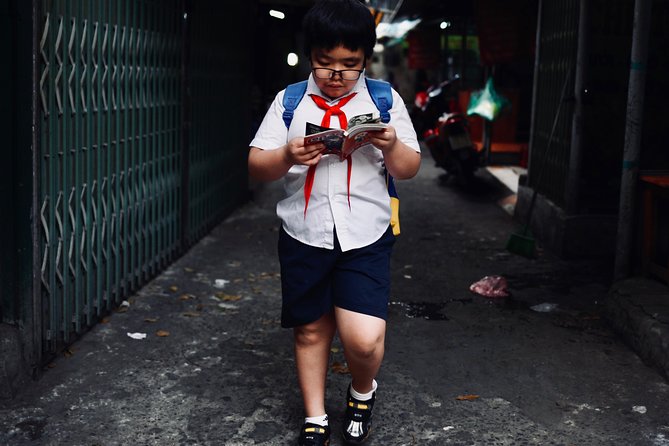 Hanoi Street Photography with a Pro – Phone & Camera - What phone photographers can learn