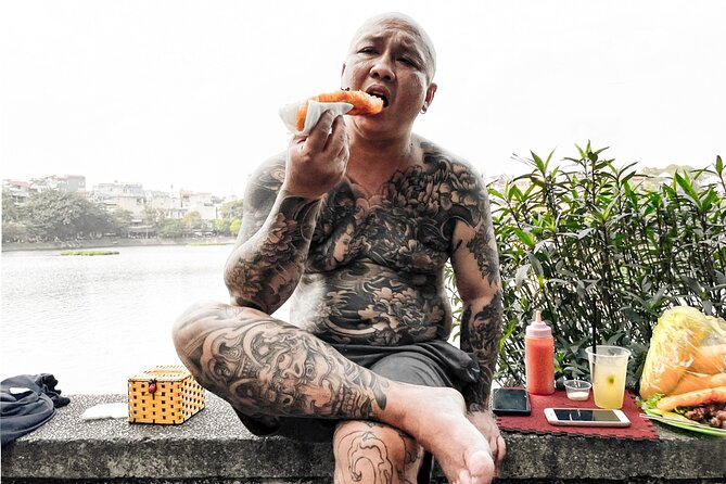 Hanoi Street Photography with a Pro – Phone & Camera - The coffee stop and second round of shooting