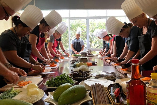 Hanoi Tea Workshop: Specialty Fresh Lotus Tea from West Lake - Practicing the Vietnamese tea-brewing method