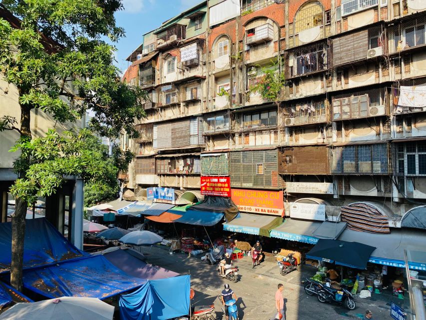 Hanoi: The Hidden Old Quarter Experience - A local temple and a family doughnut shop