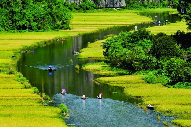 Hanoi to Ninh Binh 1 day: Trang An - Tam Coc - Mua Cave - Hoa Lu - Hoa Lu temples and the village bicycle ride