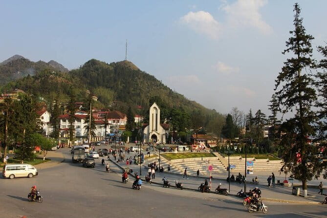 Hanoi to Sapa Bus - Private Cabin Bus - The two rest stops at kilometer 57 and 237