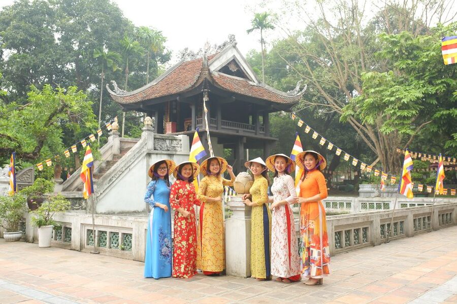 Hanoi: Traditional Ao Dai Dress and Non La Hat Rental - What the Non La hat adds