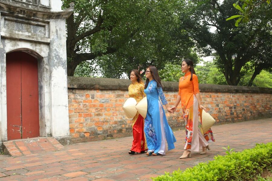 Hanoi: Traditional Ao Dai Dress and Non La Hat Rental - The 24-hour rental gives you breathing room
