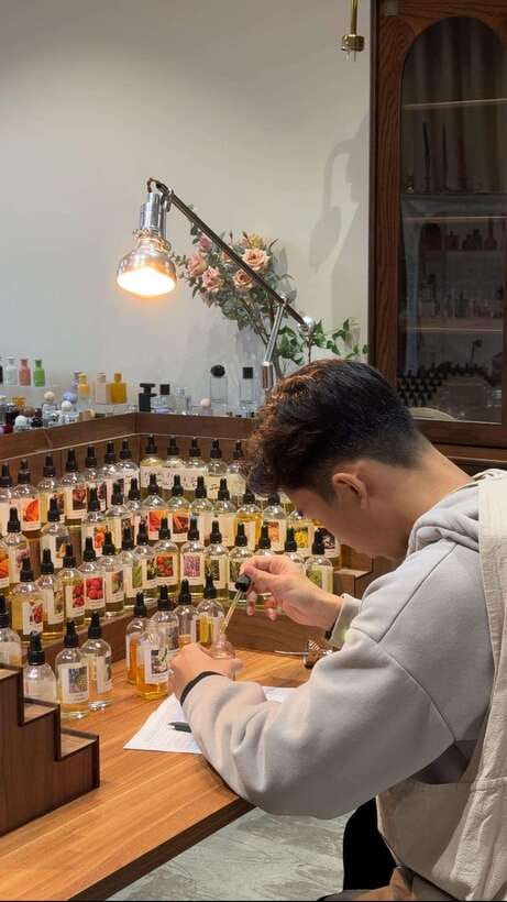Hanoi: Vietnam Scents Perfumery Class - Step two: turning preferences into a working formula