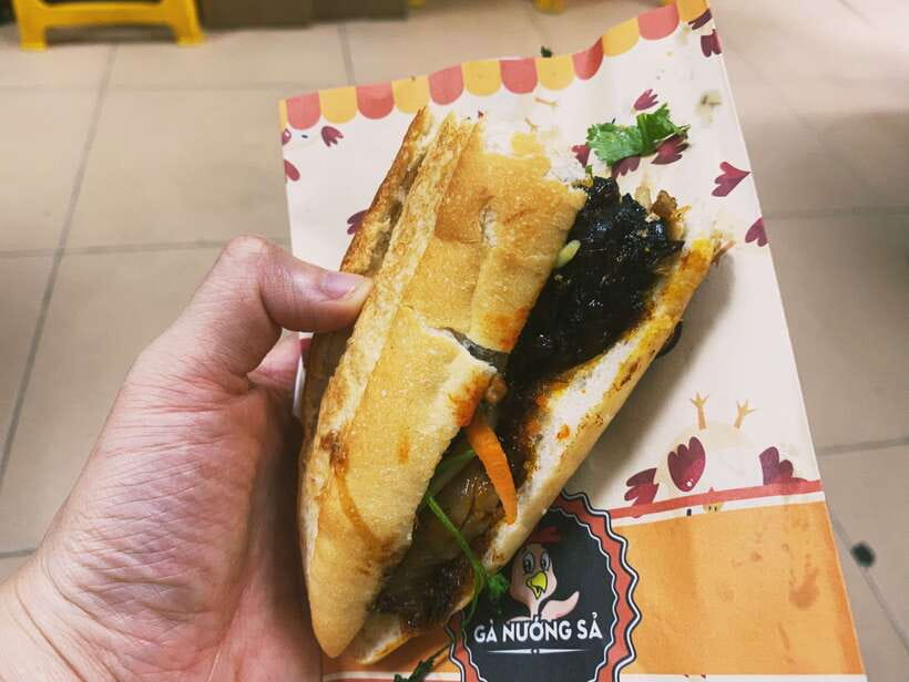 Hanoi: Vietnamese Street Food Tour with Egg Coffee - Walking Hanoi’s traffic safely