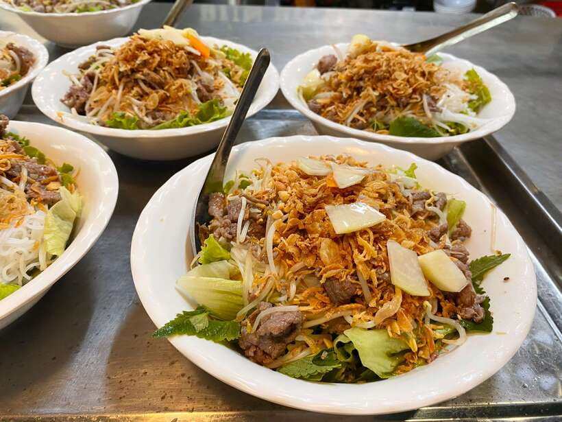 Hanoi: Vietnamese Street Food Tour with Egg Coffee - Starting at Cafe Dinh in the Old Quarter