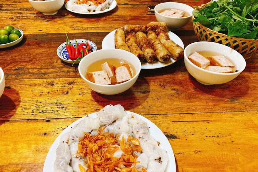 Hanoi: Walking Street Food Tour & Train Street w/Local Guide - The Old Quarter between meals