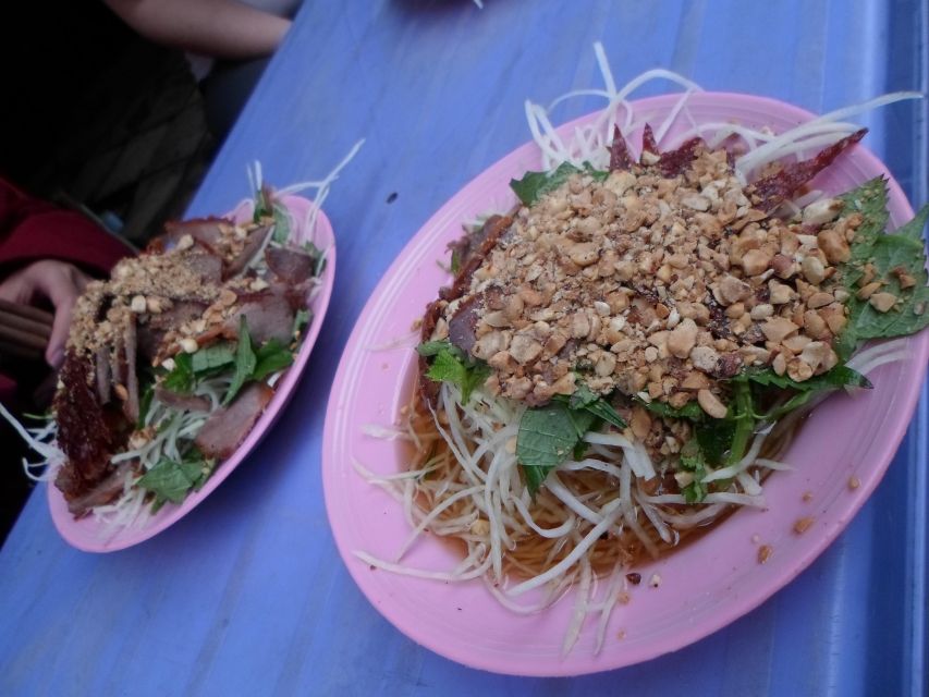 Hanoi: Walking Street Food Tour & Train Street w/Local Guide - How much food should you expect?