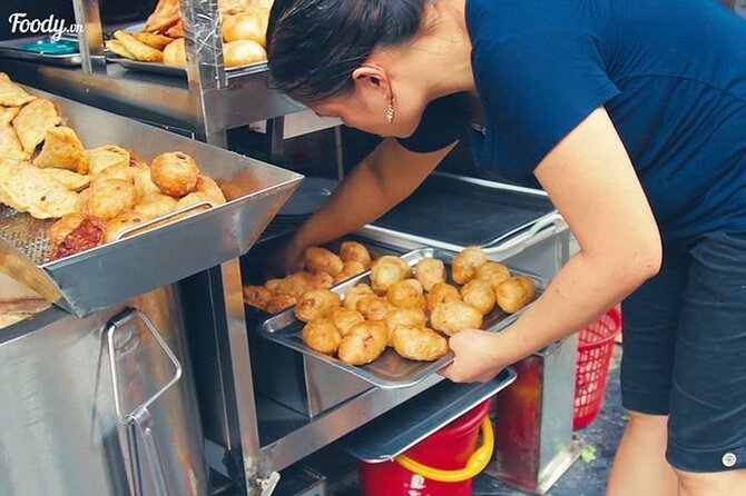 Hanoi Walking Street Food Tour with Train-Street Visit - Why the Train Street finish works so well