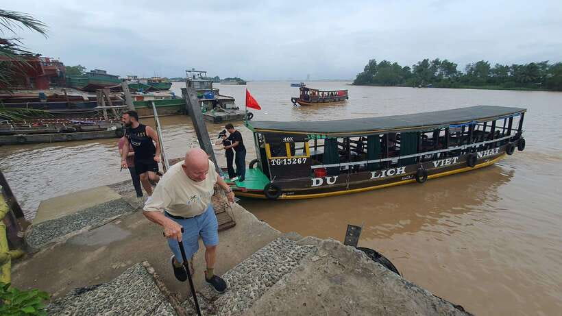 HCM: Mekong Delta Islands Boat & Tuk-Tuk Tour with Tastings - The narrow canal rowboat ride