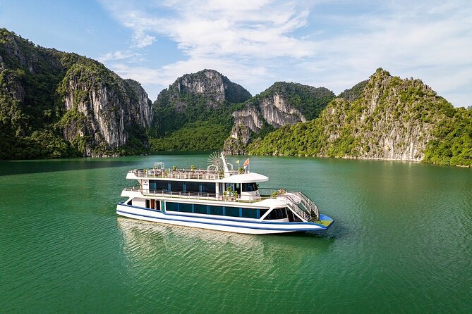 Hercules Grand Day Cruise Tour, Sung Sot Cave,Titop, Luon Cave - Boarding the three-floor Hercules Cruise