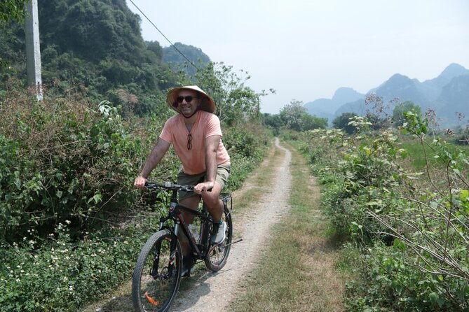 Hidden Ninh Binh Luxury Full Day Group Tour (Tam Coc - Hoa Lu) - Lunch, tea, and a pause in the middle