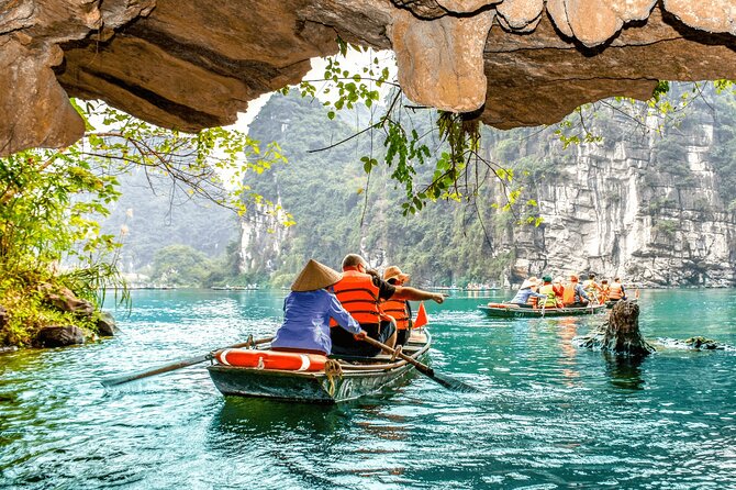 Highlight Ninh Binh Full Day Tour Tam Coc Boat, Mua Cave, Hoa Lu - What the $41 price really buys