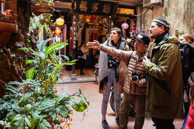 Highlights & Hidden Gems With Locals: Best of Hanoi Private Tour - Finding Hang Bac Temple behind ordinary streets