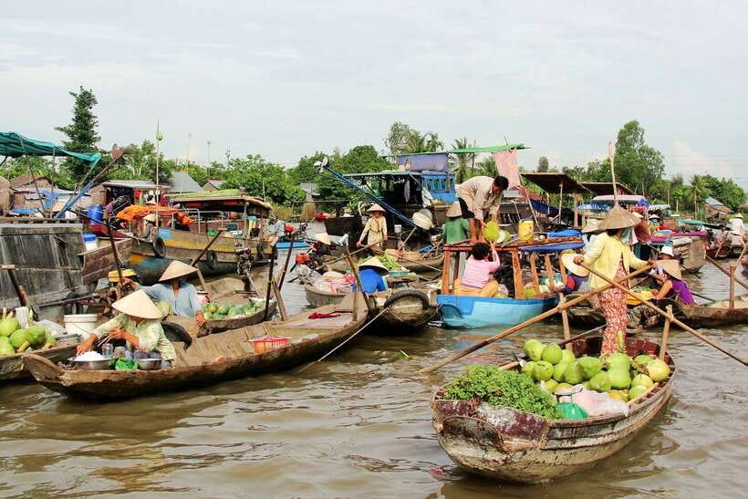 Ho Chi Minh: 3-Day Mekong Delta & Optional Exit to PhnomPenh - Day one: Cai Be orchards, canals, and old houses