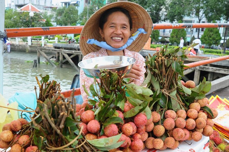 Ho Chi Minh City: Discover Mekong Delta & Coconut Village - Vinh Trang Pagoda: A Calm First Stop