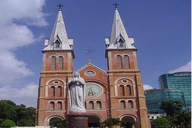 Ho Chi Minh City private full-day tour with Lunch included - Lunch at a local restaurant