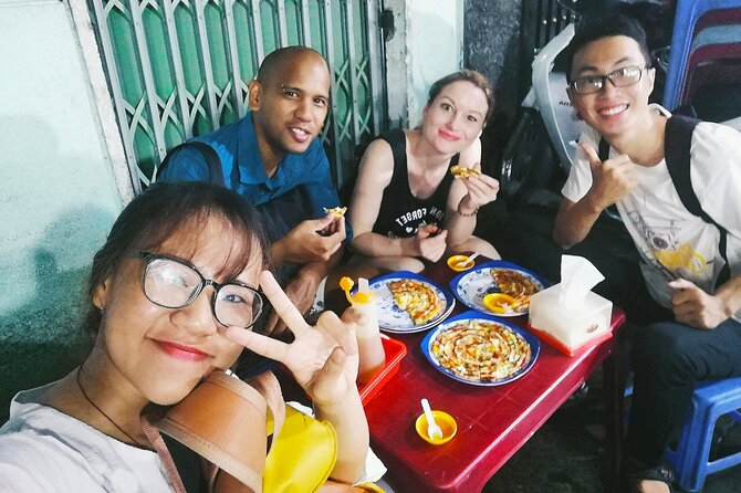 Ho Chi Minh City private walking tours with young local volunteers - Chợ Lớn: temples and Cantonese Saigon