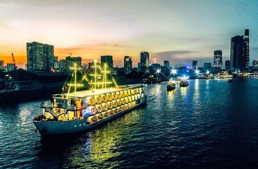 Ho Chi Minh: Private City Tour and Dinner Cruise with Buffet - Who will enjoy this evening most?