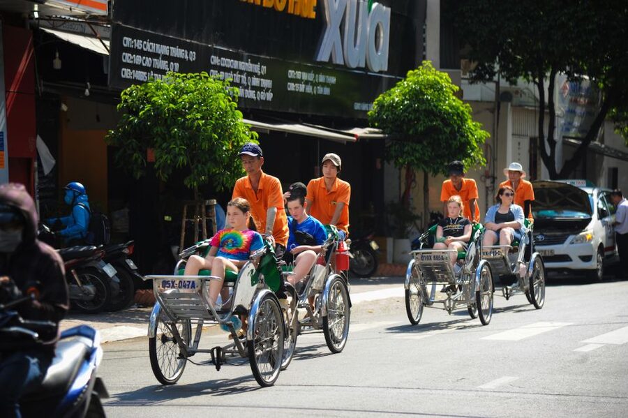 Ho Chi Minh: Private City Tour and Dinner Cruise with Buffet - Why the extra scooter stops are worth considering