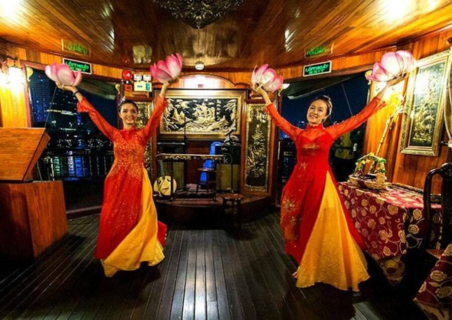 Ho Chi Minh: Private City Tour and Dinner Cruise with Buffet - From city traffic to the Saigon River