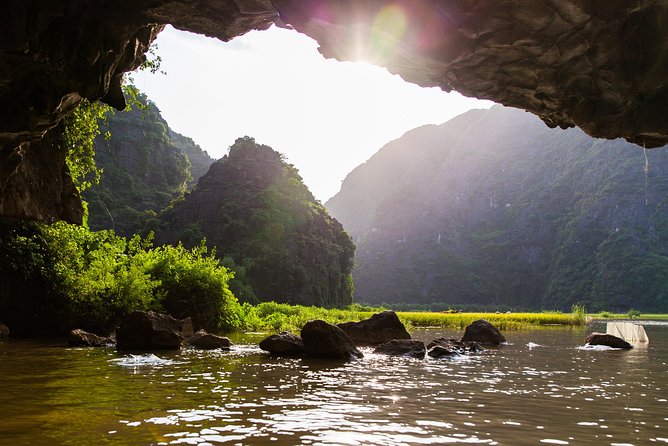 Hoa Lu - Mua Cave - Tam Coc/Trang An - DELUXE Small Group Tour - Vietnamese lunch and a practical pause