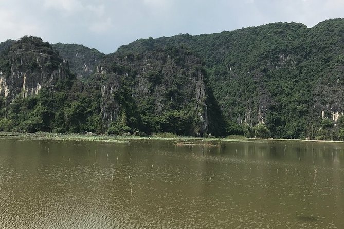 Hoa Lu - Tam Coc: Boat Trip and Bicycle Ride - Tam Coc by sampan, the day’s main event