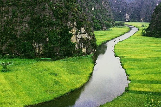 Hoa Lu Tam Coc Full-Day DELUXE Tour Including BUFFET LUNCH & River Boat Ride - Why Tam Coc is worth the long ride from Hanoi