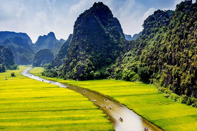 Hoa Lu Tam Coc Full-Day DELUXE Tour Including BUFFET LUNCH & River Boat Ride - The buffet lunch: useful, filling, and not for everyone