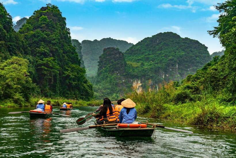 Hoa Lu, Tam Coc, & Mua Cave Day Trip with Lunch & Limousine - Why this day trip works so well from Hanoi