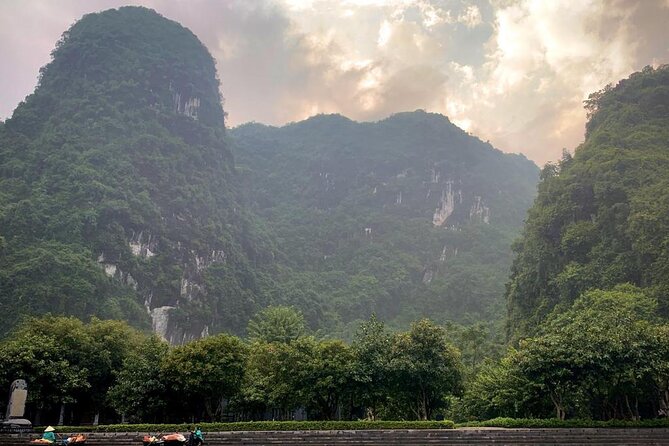 Hoa Lu - Tam Coc - Mua Cave Full Day - LIMOUSINE - Tam Coc by Bamboo Sampan