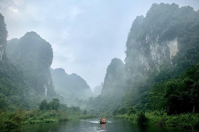 Hoa Lu - Tam Coc - Mua Cave Full Day - LIMOUSINE - Mua Cave and the Mountain View