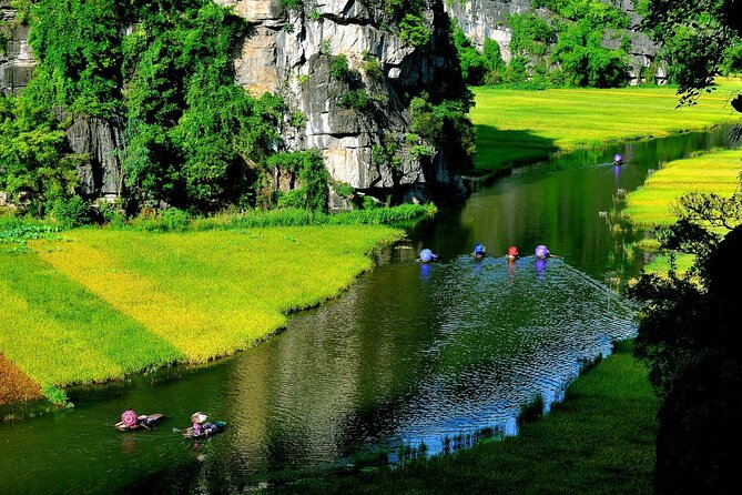 Hoa Lu - Tam Coc - Ninh Binh Day Tour: Biking, Visit Local Family - A Vietnamese family lunch in Tam Coc