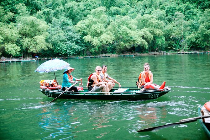 Hoa Lu Temple, Trang An boat trip & Mua Cave Mountain day trip - best selling - The long return to Hanoi