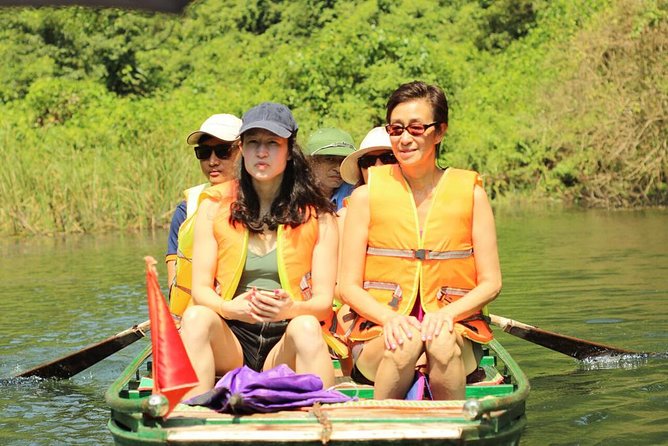 Hoa Lu Temple, Trang An boat trip & Mua Cave Mountain day trip - best selling - Who should book this tour