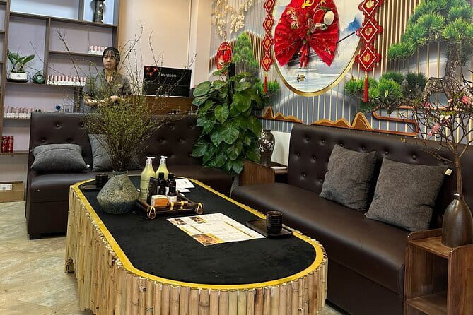 Hoang Spa Nourishing Shampoo & Head Shoulders Face Massage - A practical pause in central Hanoi